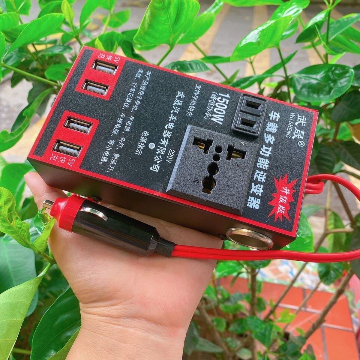 مبدل-برق-خودرو-و-فضای-باز-۱۵۰۰-وات-با-۴-پورت-usb (2)
